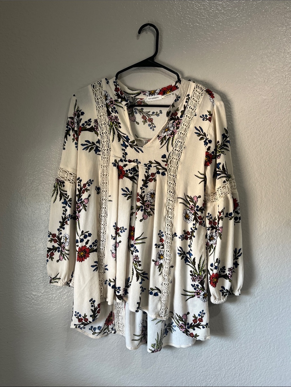 Blu Pepper Ivory Floral Lace-Trim Tunic Sz M Boho Cottage Core Flowy Vacay